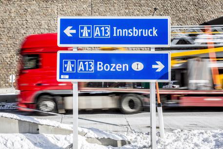 Signs give direction of the Brenner highway to Italy and to Austria at the border between Tyrol, Austria, and South Tyrol, Italy, seen from the Austria side on 19 January 2016. 
ANSA/JAN HETFLEISCH