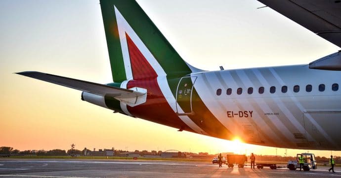 Foto LaPresse - Matteo Corner
26/10//2019 Milano (Ita)
Cronaca
Riaperto l aeroporto di Linate con l arrivo del primo volo Alitalia proveniente da Roma Fiumicino

News 
Linate airport reopened with the arrival of the first Alitalia flight from Rome Fiumicino