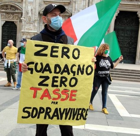 The protest of VAT numbers, taxi drivers and citizens asking for aid and tax cuts against the economic crisis caused by the Coronavirus during the Covid-19 Coronavirus' emergency Phase 2 in the Duomo's square in Milan, Italy, 17 May 2020.?
ANSA/PAOLO SALMOIRAGO