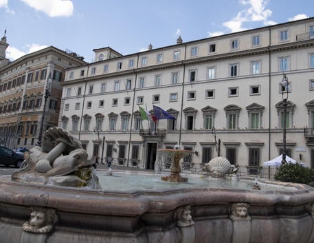 Una veduta di Palazzo Chigi dove è in corso un nuovo vertice di governo sul testo del decreto di Agosto, Roma 6 agosto 2020.   MAURIZIO BRAMBATTI/ANSA