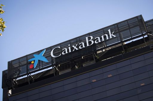 A picture shows the headquarters of Catalan bank 'La Caixa - Caixabank' in Palma de Mallorca on October 6, 2017. 
Catalonia's biggest lender CaixaBank was set to hold discussions about possibly shifting its legal domicile out of the region, a source close to the matter told AFP. The stand-off between Catalonia's separatist leaders and Madrid has escalated, with the regional executive warning they could proclaim independence next week. / AFP PHOTO / JAIME REINA