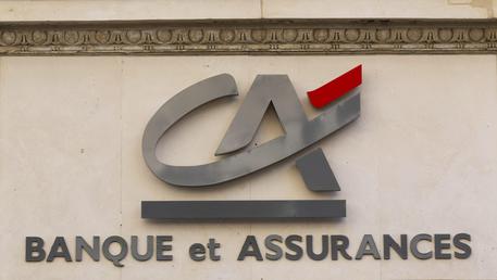 epa05301315 (FILE) A file photo dated 14 September 2011 showing a general view of a branch of French bank Credit Agricole, Paris, France. Crèdit Agricole on 12 May 2016 said Crèdit Agricole Group's net income Group share was 818 million euros in the 1st quarter of 2016, compared with 1,228 million euros in the first quarter of 2015.  EPA/IAN LANGSDON