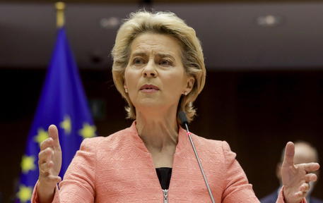 epa08672183 European Commission President Ursula Von Der Leyen delivers her first state of the union speech at a plenary session of European Parliament in Brussels, Belgium, 16 September 2020.  EPA/OLIVIER HOSLET