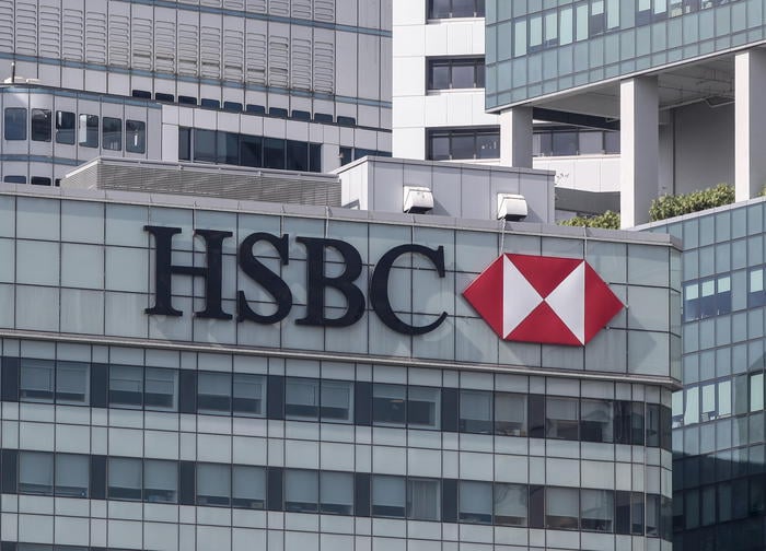 epa08225293 (FILE) - A view of the Hong Kong and Shanghai Banking Corporation's (HSBC) logo on the side of the HSBC building in the financial district of Singapore, 09 March 2016 (reissued 18 February 2020). According to the bank's interim CEO Noel Quinn, HSBC is set to slash some 35,000 of its global workforce and shed around 100 billion US dollar in assets by 2022 in a major overhaul prompted by a dramatic drop in profits, which plunged by about one-third in 2019.  EPA/WALLACE WOON *** Local Caption *** 52735919