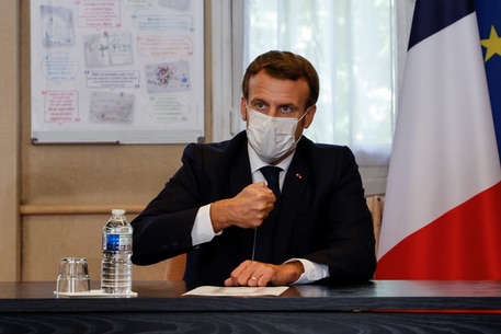 epa08768363 French President Emmanuel Macron chairs a meeting with the medical staff of the Rene Dubos hospital center, in Pontoise, in the Val d'Oise, 23 October 2020, as the country faces a new wave of infections with the novel coronavirus.  EPA/LUDOVIC MARIN / POOL  MAXPPP OUT