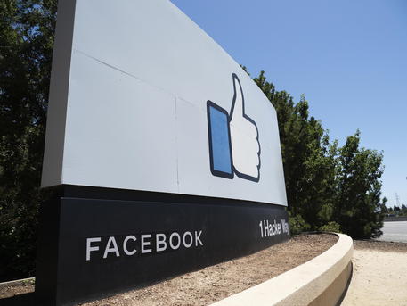 epa08516890 A view of the iconic Facebook thumbs up 'Like' in Menlo Park, California, USA, 29 June 2020. The 'Stop Hate for Profit' campaign is getting more advertisers to boycott Facebook with its handling of hate speech and misinformation.  EPA/JOHN G. MABANGLO