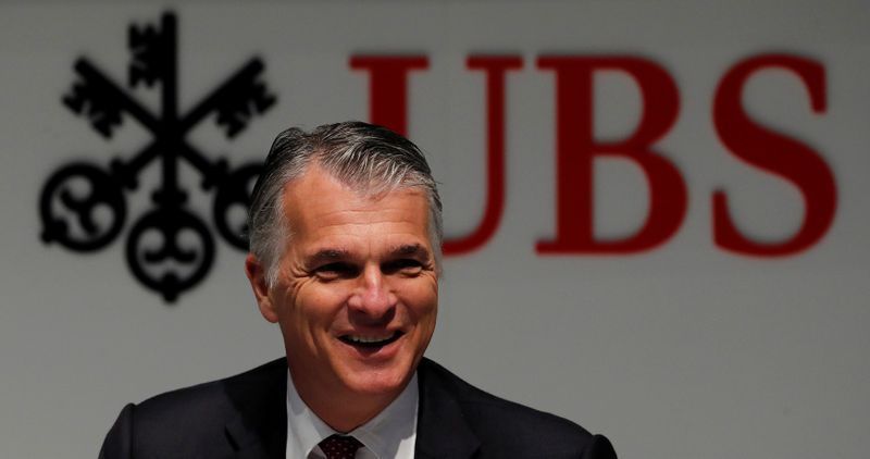 Il Ceo della banca svizzera Ubs durante una conferenza stampa annuale a Zurigo. REUTERS/Arnd Wiegmann