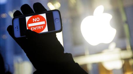 epa05234175 (FILE) A file picture dated 23 February 2016 shows a man holding up an iPhone displaying a 'No Entry' image as part of a rally in front of an Apple Store in support of the company's privacy policy, in New York, New York, USA. The US Justice Department said on 28 March 2016, that the FBI had accessed the iPhone used by one of the shooters in the San Bernardino, California, terrorist attack last December and will not need the help of Apple to unblock the device. The news comes a week after a California court hearing at which Apple and the government were scheduled to appear was cancelled as federal authorities requested its postponement to test a possible way to access the iPhone. The move came after federal officials said that an unidentified third party came forward and demonstrated a possible method to accessing a locked iPhone, media reported. The announcement brings to an end a confrontation between the government and Apple that erupted when federal Judge Sheri Pym in mid-February ordered the tech giant to help the FBI access the information on the phone of the shooter, who - with his wife - killed 14 people in what is being investigated as a terrorist attack. Apple had refused to agree to the government's requests, after claiming that doing so would put the security of all iPhones in jeopardy.  EPA/JUSTIN LANE