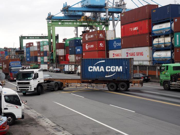 A truck unloads containers at Keelung Harbor in Keelung City, Taiwan, 06 November 2019. According to a United Nations (UN) Conference on Trade and Development (UNCTAD) study released on 05 November 2019, Taiwan has been the largest beneficiary of the ongoing trade war between China and the United States. The trade war managed to hurt the economy of both countries, but also helped others by diverting production to their markets. In the first half of 2019, China's export to the USA fell by nearly 35 billion US dollar, while Taiwan's export to the USA rose by 4.2 billion US dollar year on year.  ANSA/DAVID CHANG
