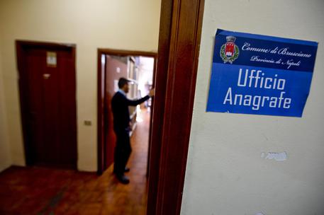 L'Ufficio Anagrafe del Comune di Brusciano (Napoli), dove sono state ottenute le false attestazioni di cittadinanza italiana, 7 aprile 2017.
ANSA / CIRO FUSCO