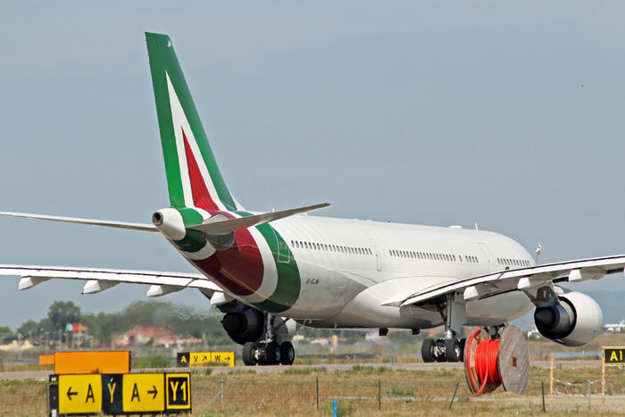 Since 2 June, Alitalia has been restoring non-stop services between Rome and New York, flights with Spain (Rome-Madrid and Rome-Barcelona) and direct connections between Milan and South Italy, Fiumicino, near Rome, Italy, 20 May 2020. It announces a note of the Company, specifying that it will carry out altogether 36 percent more flights than the month of May, operating 30 routes from 25 airports, of which 15 in Italy and 10 abroad. ANSA / Telenews