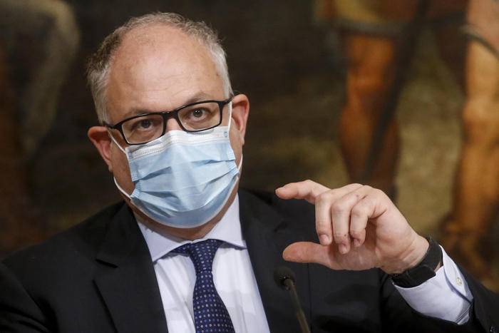 Italian Economy Minister, Roberto Gualtieri, attends a press conference during the second wave of the Covid-19 Coronavirus pandemic, at Chigi Palace in Rome, Italy, 27 October 2020.
ANSA/FABIO FRUSTACI