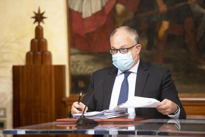 Italian Economy Minister, Roberto Gualtieri, attends a press conference during the second wave of the Covid-19 Coronavirus pandemic, at Chigi Palace in Rome, Italy, 27 October 2020.
ANSA/CHIGI PALACE PRESS OFFICE/FILIPPO ATTILI
+++ ANSA PROVIDES ACCESS TO THIS HANDOUT PHOTO TO BE USED SOLELY TO ILLUSTRATE NEWS REPORTING OR COMMENTARY ON THE FACTS OR EVENTS DEPICTED IN THIS IMAGE; NO ARCHIVING; NO LICENSING +++