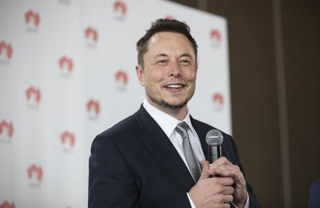 epa06071803 Tesla CEO Elon Musk reacts during a press conference at the Adelaide Oval in Adelaide, South Australia, Australia, 07 July 2017. Tesla will partner with French renewable energy developer Neoen to build the world's biggest Lithium Ion Battery, a 100MW battery that will be built in James Town, the South Australian government announced on the day.  EPA/BEN MACMAHON  AUSTRALIA AND NEW ZEALAND OUT