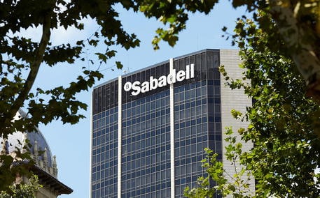 epa08824062 (FILE) View of the Sabadell bank headquarters in Barcelona, Spain, 28 July 2017 (reissued 16 November 2020). Spanish leading banks BBVA and Banco Sabadell are currently on negotiations of a possible merge of both entities to gather a capital mounting to 950 million euro and could become Spain's main banking entity.  EPA/ALEJANDRO GARCàA