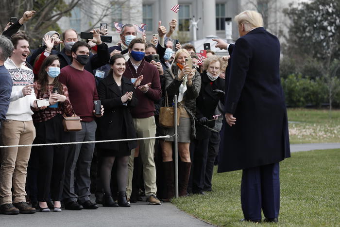 epa08879863 US President Donald Trump (R) greets guests before boarding Marine One on the South Lawn of the White House in Washington, D.C., USA, 12 December 2020. Trump is going to attend the 121st Army-Navy Football Game at  United States Military Academy in West Point.  EPA/YURI GRIPAS / POOL