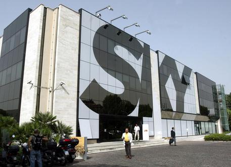 La sede Sky di via Salaria a Roma in un'immagine d'archivio. ANSA / DANILO SCHIAVELLA / ARCHIVIO / PAL