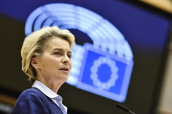 epa08887089 President of Commission Ursula von der Leyen delivers a speech during a session at European Parliament, in Brussels, Belgium, 16 December 2020.  EPA/JOHN THYS / POOL