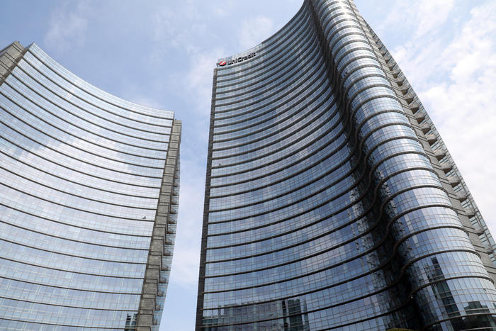 L'Unicredit Tower. Gli uffici della sede centrale della banca sono per lo più vuoti perchè i dipendenti continuano a lavorare da casa in smart working,  Milano, 23 maggio 2020.
ANSA / MATTEO BAZZI