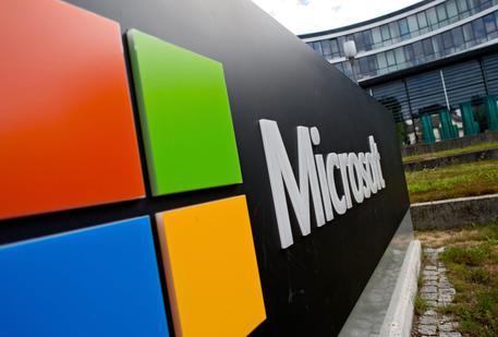 The Microsoft logo outside the software company's German headquarters in Unterschleissheim, Germany, 28 July 2015. Microsoft will launch its new and much anticipated operating system Windows 10 on 29 July 2015.  ANSA/SVEN HOPPE
