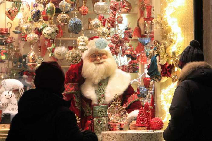 <div>Shops with Christmas windows in Milan’s downtown, Italy, 01 December 2020.   ANSA / PAOLO SALMOIRAGO<br></div>” /></picture>
</figure>


<h4 class=