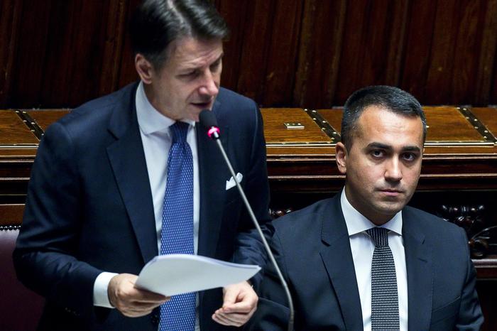 Italian premier Giuseppe Conte (L), flanked by Italian Foreign Minister Luigi Di Maio (R) during his address to the Lower House ahead of a confidence vote, in Rome, Italy, 09 September 2019. ANSA/ANGELO CARCONI