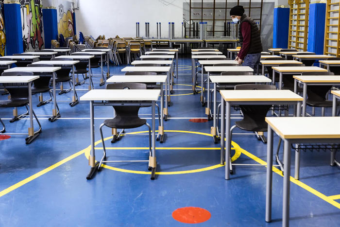 A classroom at Newton high school set up for the resumption of teaching in the presence in schools during the emergency of the Coronavirus Covid-19 pandemic, Rome, Italy, 08 January 2021. ANSA/ANGELO CARCONI