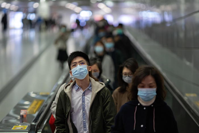 epa08174208 Commuters wear face masks in the MTR in Hong Kong, China, 29 January 2020. The Hong Kong government announced that all cross-border rail routes between the mainland and Hong Kong will be halted starting at midnight on 30 January and services at six border checkpoints will be suspended in an attempt to contain the spread of the coronavirus. According to media reports, the virus has claimed 132 lives and infected almost 6,000 people, mainly in mainland China.  EPA/JEROME FAVRE