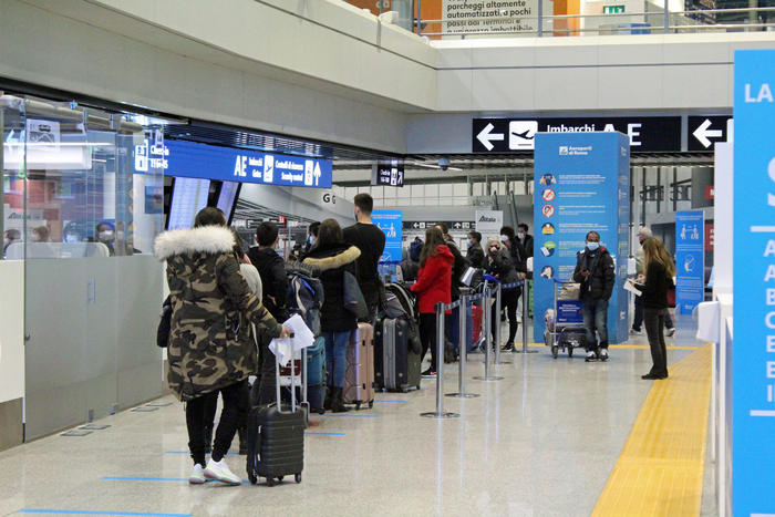 Passengers departing before the Christmas holidays at the international airport 