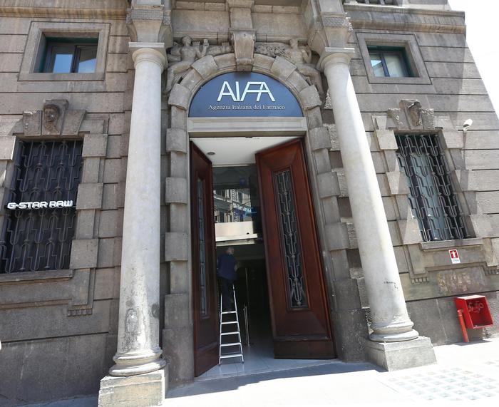 Una veduta del palazzo dove ha sede l'Aifa, Agenzia italiana del farmaco, a Roma, 5 giugno 2014. ANSA/FABIO CAMPANA