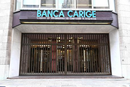 Una veduta esterna della sede di Banca Carige, Genova, 08 gennaio 2019. ANSA/LUCA ZENNARO