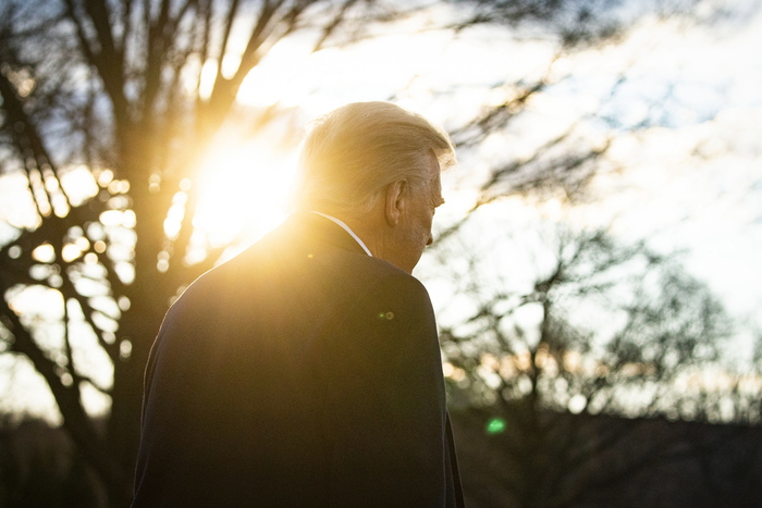 epa08951476 US President Donald J. Trump walks to board Marine One on the South Lawn after exiting the White House for the last time on the morning of Joe Biden's Presidential inauguration, in Washington, DC, USA, 20 January 2021. Joe Biden won the 03 November 2020 election to become the 46th President of the United States of America.  EPA/AL DRAGO / POOL