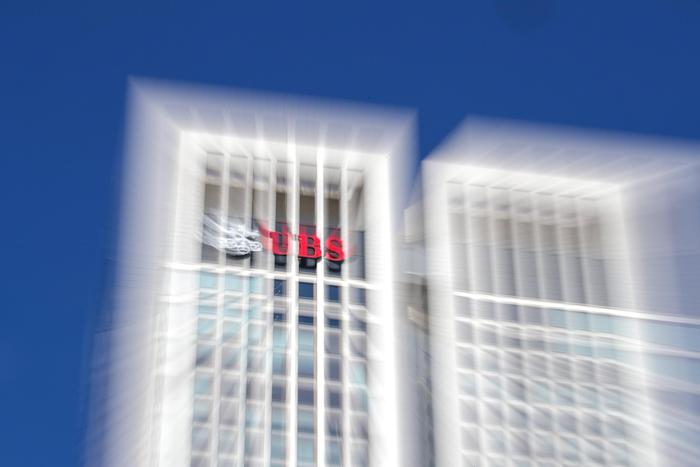 epa06121401 A zoom effect  picture of the logo on the UBS Bank building in Frankfurt Main, Germany, 02 August 2017.  EPA/ARMANDO BABANI