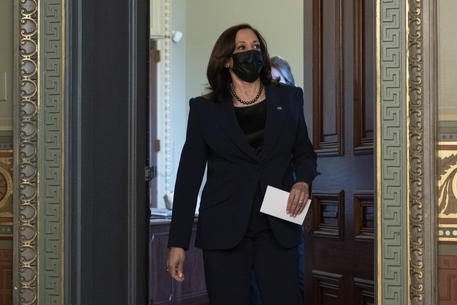 epa08999287 US Vice President Kamala Harris arrives for the ceremonial swearing in of Denis McDonough as Secretary of Veterans Affairs, at the White House in Washington, DC, USA, 09 February 2021.  EPA/Chris Kleponis / POOL