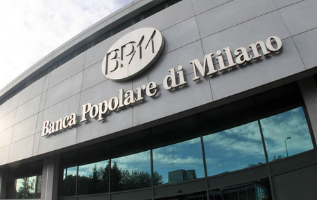 Un ingresso della sede centrale della Banca Popolare di Milano.
MATTEO BAZZI / ANSA