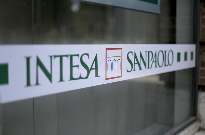 (FILE) - The logo of Italian banking group Intesa Sanpaolo is seen at a branch in Siena, Italy, 05 July 2018 (reissued 18 February 2020). ANSA/MATTIA SEDDA *** Local Caption *** 54484352