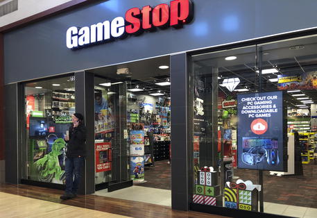 epa08971011 (FILE) - A man talks on a cell phone outside a GameStop store in Gurnee, Illinois, USA, 10 December 2019 (reissued 28 January 2021). The electronic game retailer has seen it's stock price soar from 3.25 US dollars in April 2020 to close at 347.51 US dollars on 27 January. The company has drawn interest from investors in online chat groups and created as much as 3 billion US dollars in value losses for short sellers.  EPA/TANNEN MAURY *** Local Caption *** 55699074