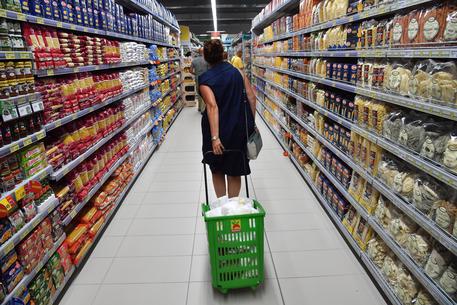 Un momento dell'apertura del supermercato Basko nel quartiere di Molassana, 14 giugno 2017 a Genova. ANSA/LUCA ZENNARO