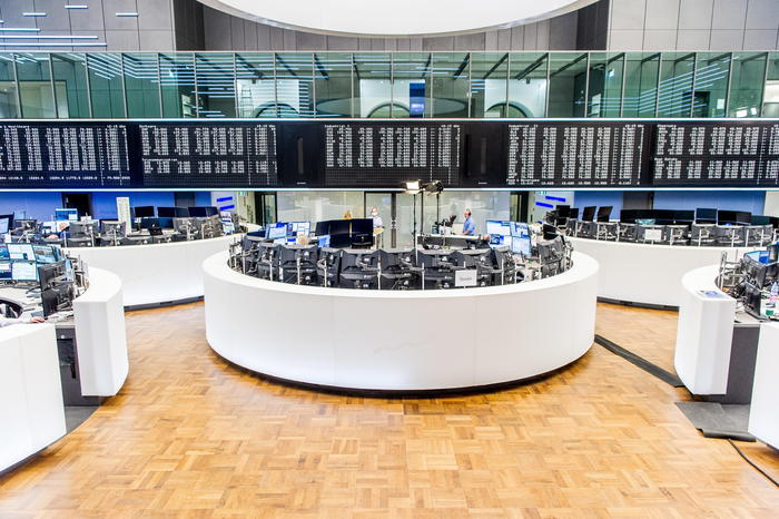 epa08797897 Overview of the trading floor with electronic displays showing the DAX chart, at the trading floor of the Deutsche Boerse stock exchange, the morning following the US Presidential Election, in Frankfurt/Main, Germany, 04 November 2020. The German stock index DAX opened weakly but rebounded quickly despite inconclusive news about the outcome of the US elections.  EPA/MAXIMILIAN VON LACHNER