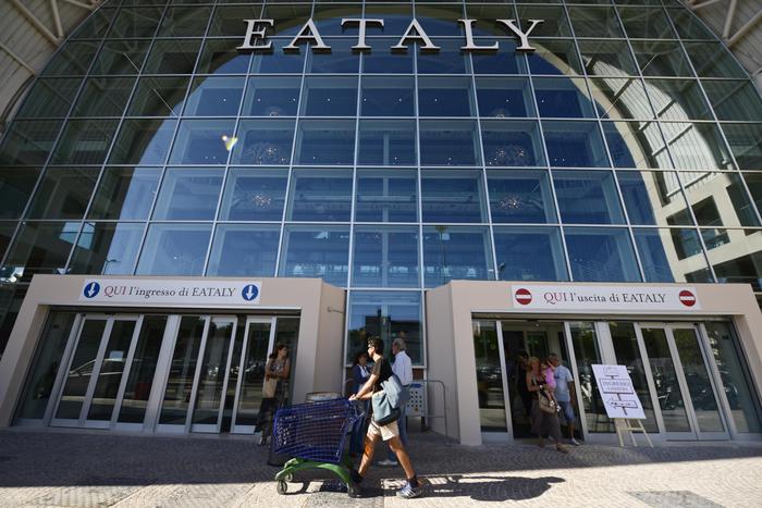 Il nuovo 'Eataly' a Roma apre al pubblico, 21 giugno 2012. ANSA/ GUIDO MONTANI