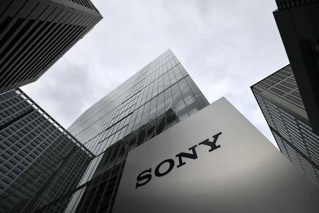 epa06491216 The Sony Corp. is seen before the company's headquarters in Tokyo, Japan, 02 February 2018. Sony Corp. announced new management.  EPA/FRANCK ROBICHON