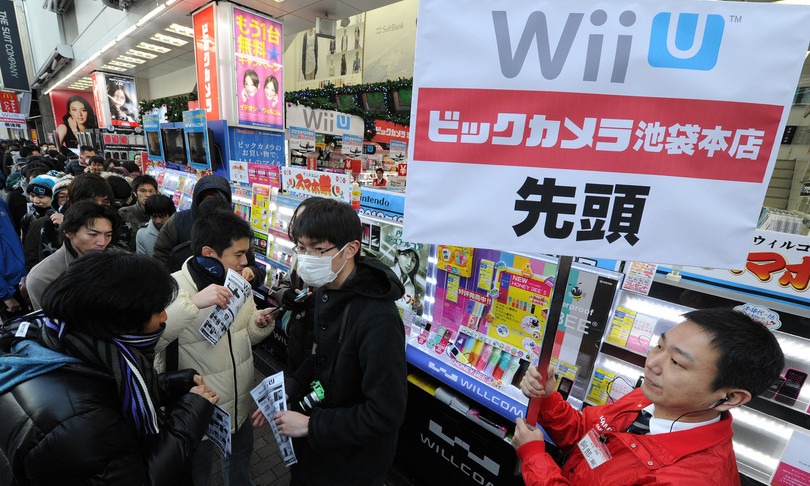 Â© Toru Yamanaka/AFP - Tokyo: clienti in fila per acquistare videogames