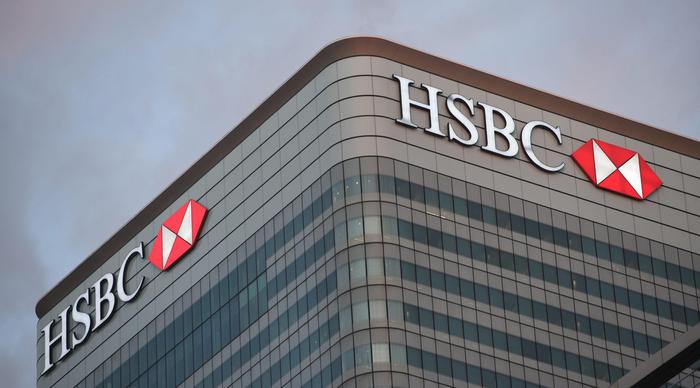 epa05728692 The HSBC bank headquarters in London, Britain 18 January 2017. HSBC and UBS banks have announced in Davos that they could move 1,000 jobs out of London, a day after the Britain's Prime Minister, Theresa May set out plans for a 'hard Brexit' deal.  EPA/FACUNDO ARRIZABALAGA