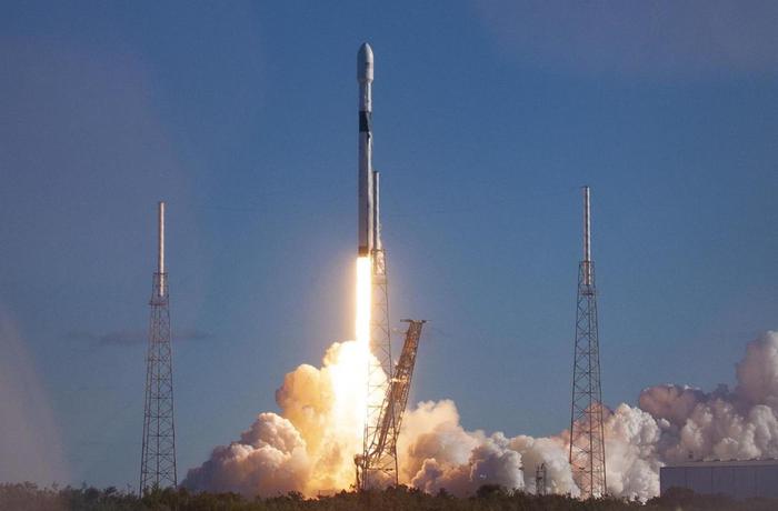 A handout photo made available by SpaceX shows the Falcon 9 reusable rocket at liftoff, while carrying the US Air Force's Global Positioning System III space vehicle into orbit, at the Space Launch Complex in Cape Canaveral, Florida, USA, 23 December 2018. The launch was the first national security mission for SpaceX, a private space transportation company founded by Elon Musk.  ANSA/SPACEX / HANDOUT  HANDOUT EDITORIAL USE ONLY/NO SALES