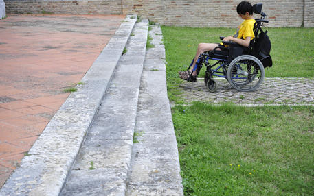 (ANSA) - ANCONA, 8 FEB - Disabile e barriere architettoniche.