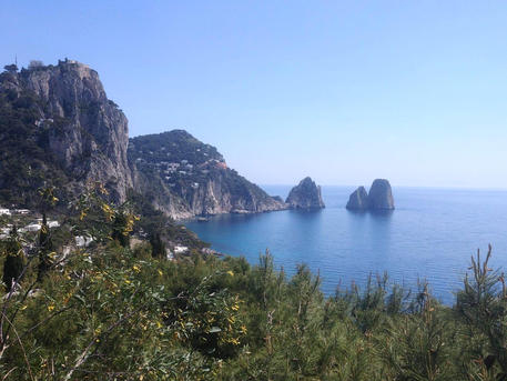 Un'immagine di Capri deserta nel giorno di Pasqua, 12 aprile 2020.  ANSA
