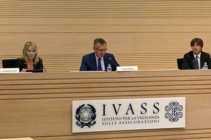 Una foto tratta dal profilo Twitter dell'IVASS mostra un momento del briefing con la stampa  in occasione della pubblicazione della Relazione Annuale Ivass sullÂ’attività  svolta nel 2019, Roma, 18 Giugno 2020. TWITTER