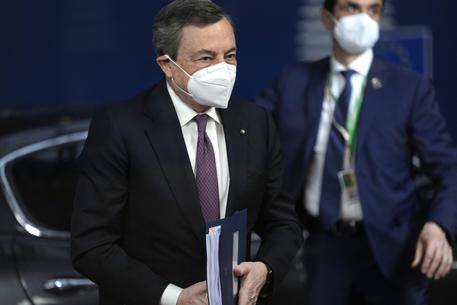 epa09225507 Italy's Prime Minister Mario Draghi arrives for an EU summit at the European Council building in Brussels, Belgium, 24 May  2021. EU leaders will discuss foreign policy issues, among them strategic debate on Russia and the incident involving the forced landing of a Ryanair flight in Minsk, Belarus on 23 May.  EPA/FRANCISCO SECO / POOL