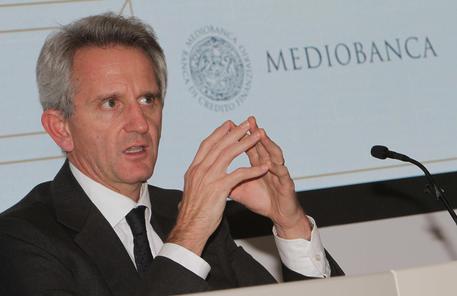 L'amministratore delegato di Mediobanca, Alberto Nagel, durante la conferenza stampa a Milano, 12 novembre 2019.
ANSA/PAOLO SALMOIRAGO