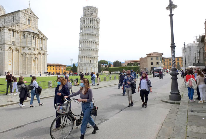 Tourists gathering in the Miracle square and the leaning tower of Pisa on the 1th May, day of the reopening of national Museum and other activity after the second wave of the Covid-19 Coronavirus pandemic, Italy, 01May  2021. ( ANSA / FABIO MUZZI )